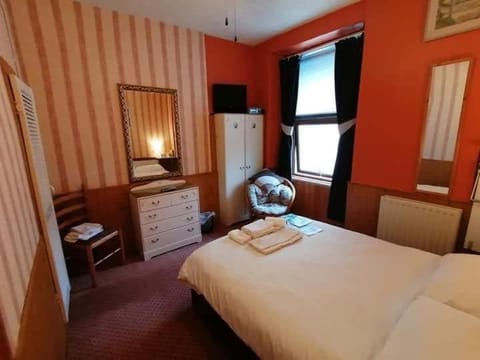 All Seasons Guesthouse Bed and Breakfast in Douglas