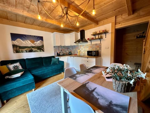 Kitchen or kitchenette, Seating area, Dining area, pet friendly, stove