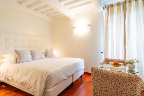 Bed, Food and drinks, Photo of the whole room, Bedroom