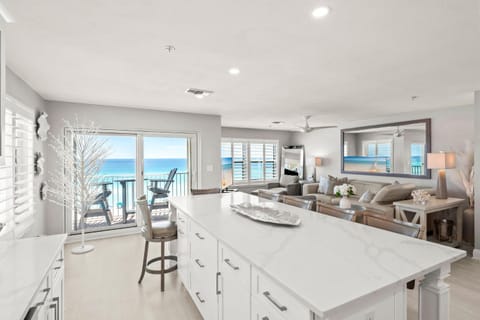 Day, View (from property/room), Balcony/Terrace, Kitchen or kitchenette, Living room, Seating area, Sea view, furniture