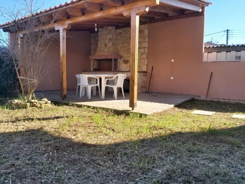 Facade/entrance, BBQ facilities, Garden