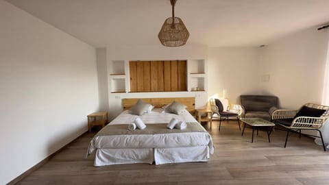 Bed, Photo of the whole room, Seating area, Bedroom, towels