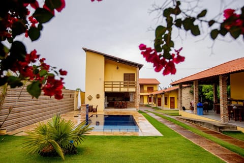 Property building, Day, Garden, Pool view, Swimming pool