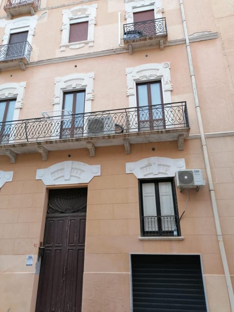 Property building, Facade/entrance, Balcony/Terrace