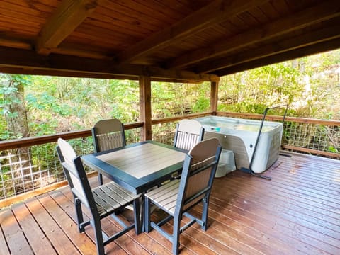 Evergreen Cabin by Amish Country Lodging Cabin in Berlin