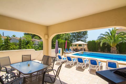 Patio, Day, Pool view, Swimming pool, sunbed