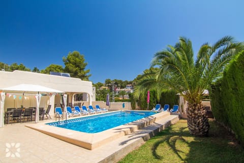 Day, Garden, Garden view, Pool view, Swimming pool, sunbed