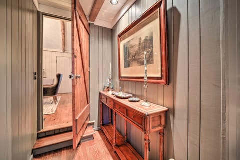 Mirror Lake Cabin about 1 Mi to Dtwn Highlands! Cabin in Highlands