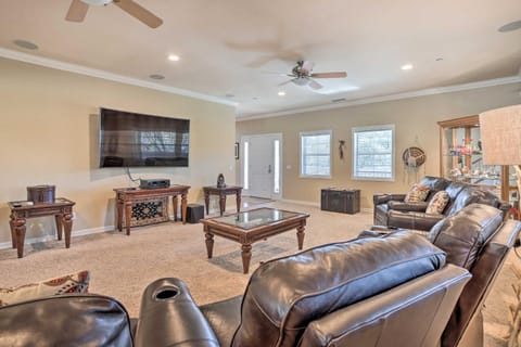 Huge Lake Arrowhead Home with 3 Decks and Grill! House in Lake Arrowhead