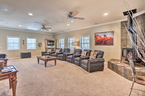 Huge Lake Arrowhead Home with 3 Decks and Grill! House in Lake Arrowhead