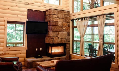 Treehouse #3 by Amish Country Lodging House in Berlin