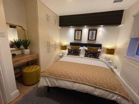 52 Lansdown Crescent Apartment in Cheltenham