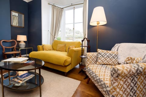 Superb House in Looe, Near Beach and Bars with Great Views and free access to a nearby Indoor Swimming Pool House in Looe