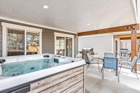 Elk Grove Getaway House in Ponderay