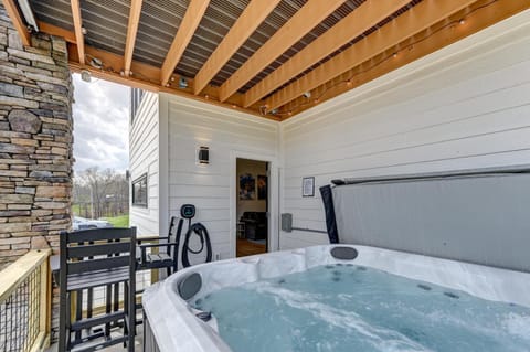 Patio, Hot Tub