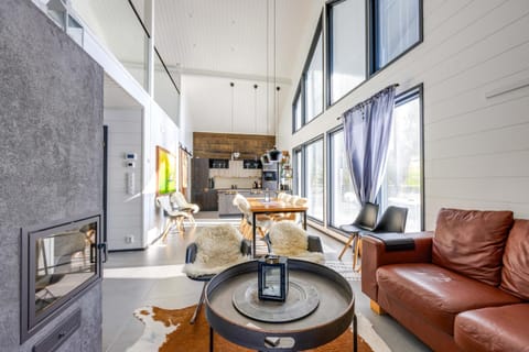 Living room, Seating area