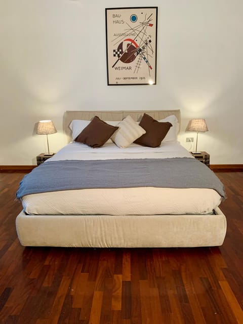 Bed, Library, Photo of the whole room, Bedroom, wedding
