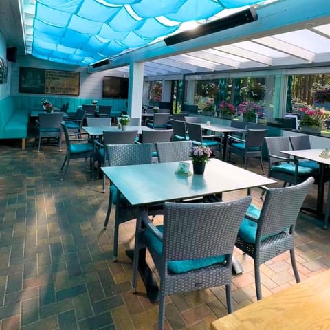 Property building, Restaurant/places to eat