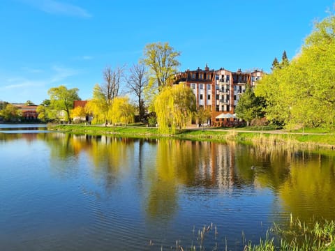 Property building, Restaurant/places to eat, Balcony/Terrace, Balcony/Terrace