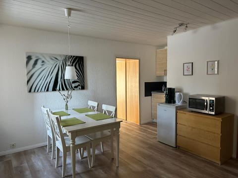 Kitchen or kitchenette, Dining area, pet friendly, stove