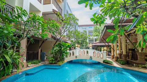 Property building, Day, Garden, View (from property/room), Garden view, Pool view, Area and facilities, Swimming pool