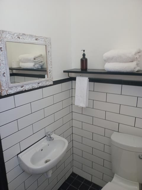 Cozy room in the Heart of Simon's Town Inn in Cape Town