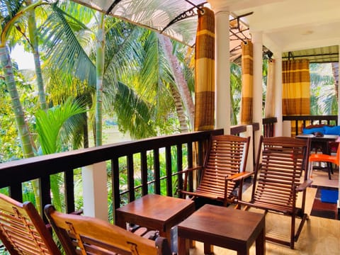 Patio, Day, Garden, View (from property/room), Balcony/Terrace, Living room, Seating area, Garden view, Breakfast