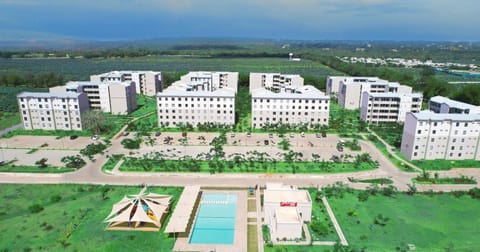 Property building, Natural landscape, Bird's eye view, Pool view, Swimming pool, Location