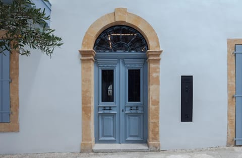 Property building, Facade/entrance