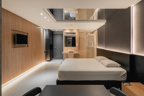 Shower, Bed, Bathroom, TV and multimedia, Photo of the whole room, air conditioner