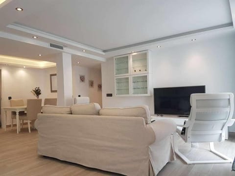 Pepes Home - Torremolinos Centro - Parking Apartment in Torremolinos
