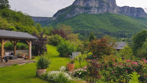 Patio, Natural landscape, BBQ facilities, Mountain view