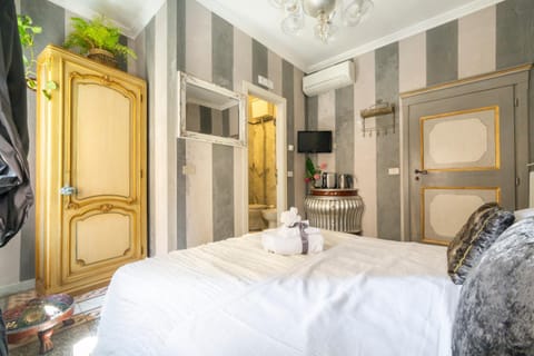 Bed, TV and multimedia, Bedroom, air conditioner