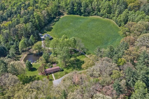 Dreamy Farmhouse House in Mills River