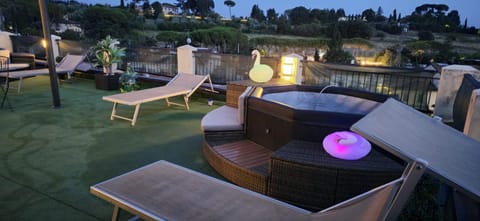 Night, Natural landscape, Hot Tub, View (from property/room), Balcony/Terrace, Evening entertainment, sunbed