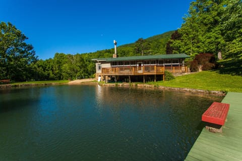 Bull Creek Peaceful Escape House in Swannanoa