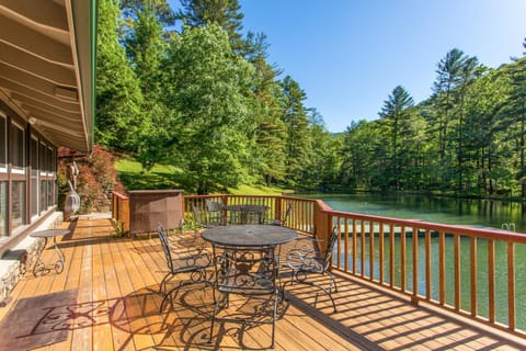 Bull Creek Peaceful Escape House in Swannanoa