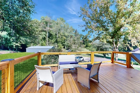 Little Bear Den Apartment in Bent Creek