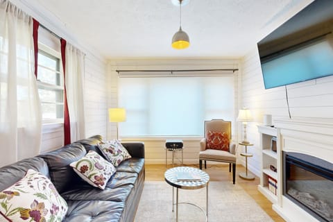 Little Bear Den Apartment in Bent Creek