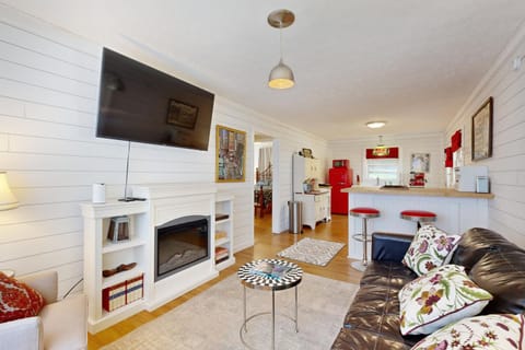 Little Bear Den Apartment in Bent Creek