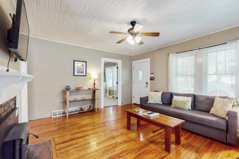 Acorn House House in Fletcher