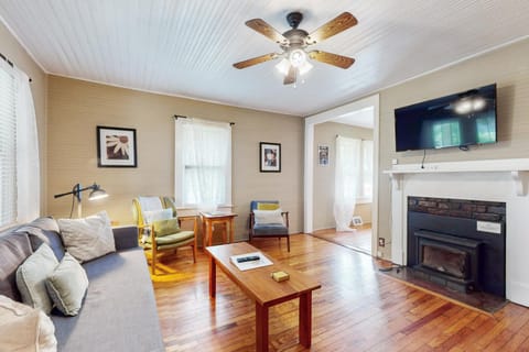 Acorn House House in Fletcher