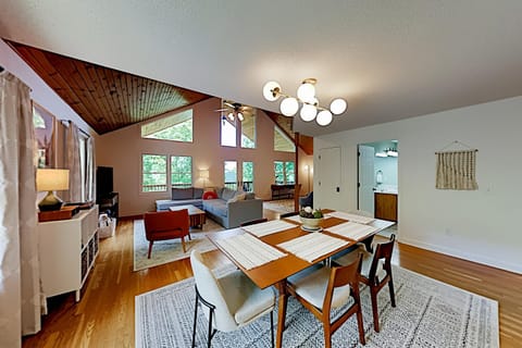 Mountain Majesty House in Buncombe County