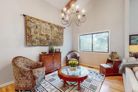 Gorgeous Little River Escape House in Flat Rock