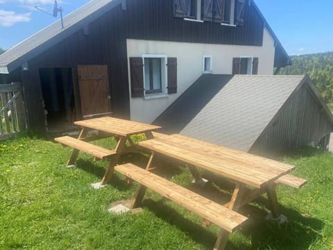 Chalet Rouge Gazon Site Naturel Classé Chalet in Vosges