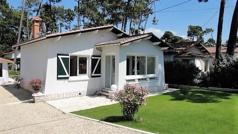 Property building, Day, Garden, Garden view