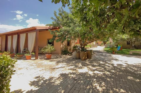 Property building, Spring, Day, Garden, Garden view, Internal: Not applicable to any particular room