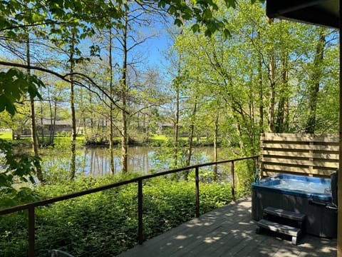 Spring, Day, Natural landscape, Garden, Hot Tub, Garden view, Lake view