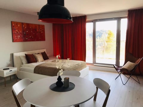Balcony/Terrace, Living room, Dining area, Bedroom, Mountain view