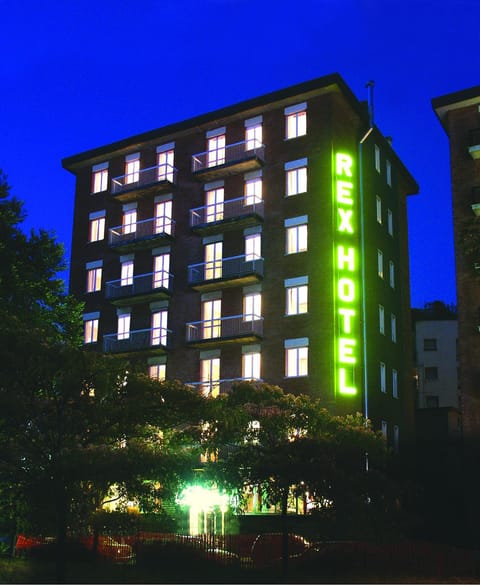 Facade/entrance, Night